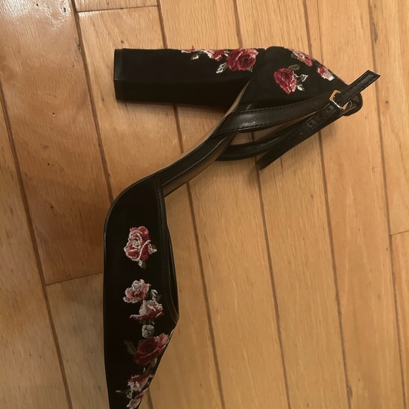 White House Black Market Heels, Size 9M - Picture 7 of 8